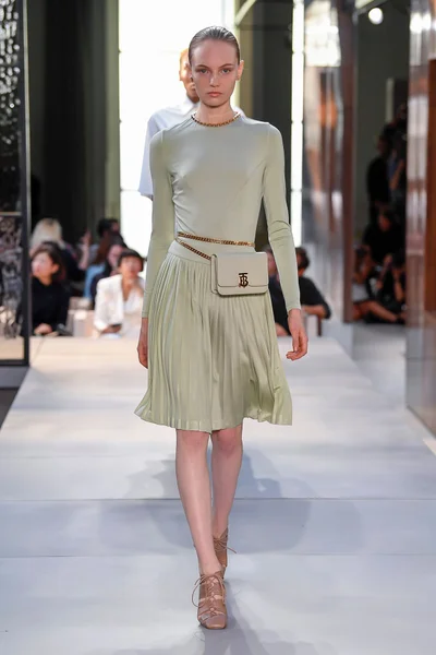 Look 14